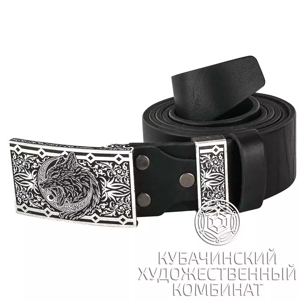 Ремень с серебряной пряжкой 