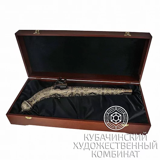 Кремневый пистолет из серебра